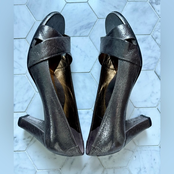 Gorgeous Taryn Rose pewter heels, size 38 (8) and in near perfect condition. - Picture 3 of 10